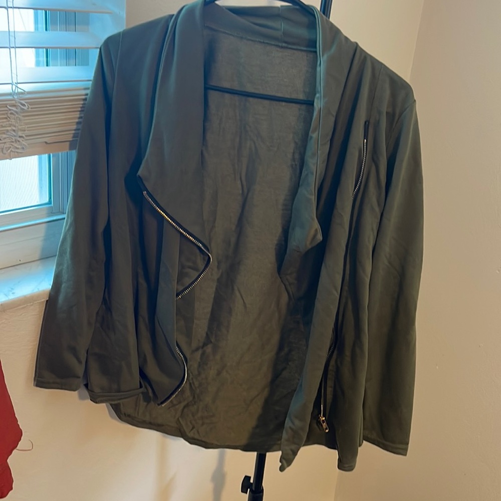 Small green zip up blazer